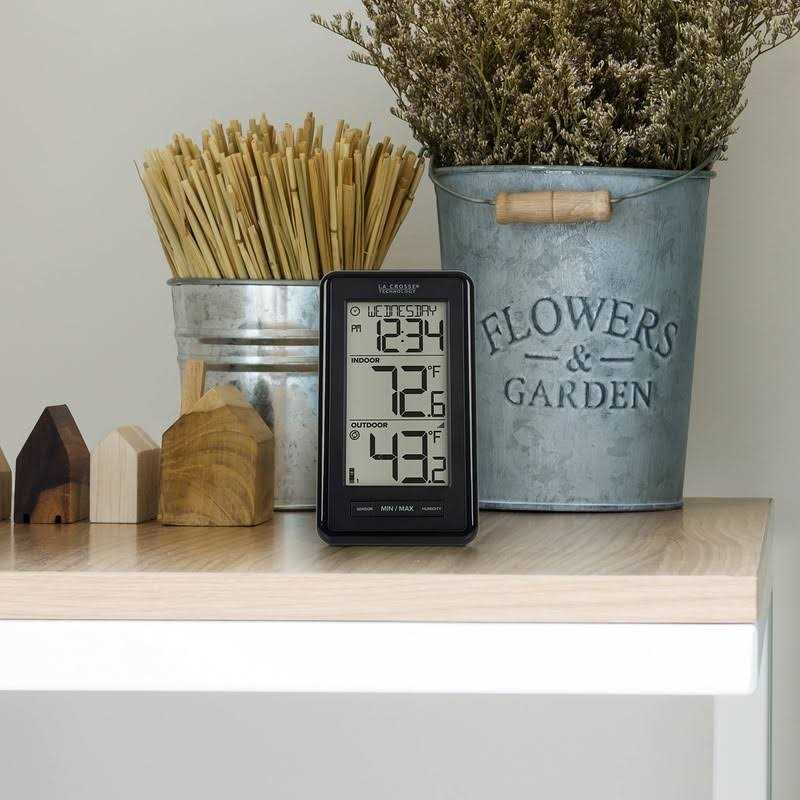 La Crosse Technology Wireless Digital Black Thermometer with Indoor Humidity - Cheap Fitting