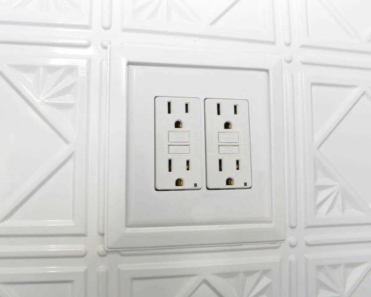 Innovera Décor by Palram Innovera Dcor Double Outlet Cover - Cheap Fitting
