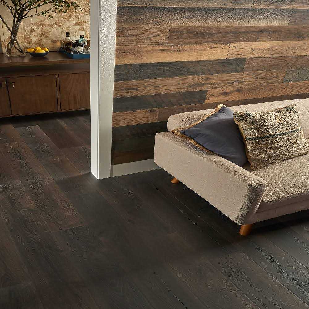 Pergo TimberCraft + WetProtect Cliffside Oak 12-mm Thick Waterproof Wood Plank 7-in W x 50-in L Laminate Flooring - Cheap Fitting
