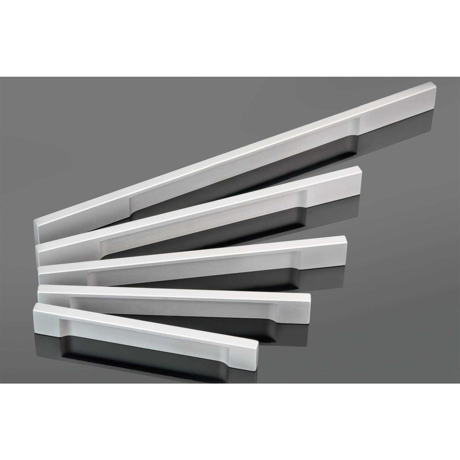 Richelieu Contemporary Pull 5-1/16 Center-to-Center - Cheap Fitting