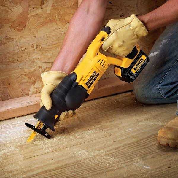 DEWALT 20-Vott Max Lithium-Ion Cordless Reciprocating Saw with 20-Volt 3.0 Ah Max Premium Battery Packs - Cheap Fitting