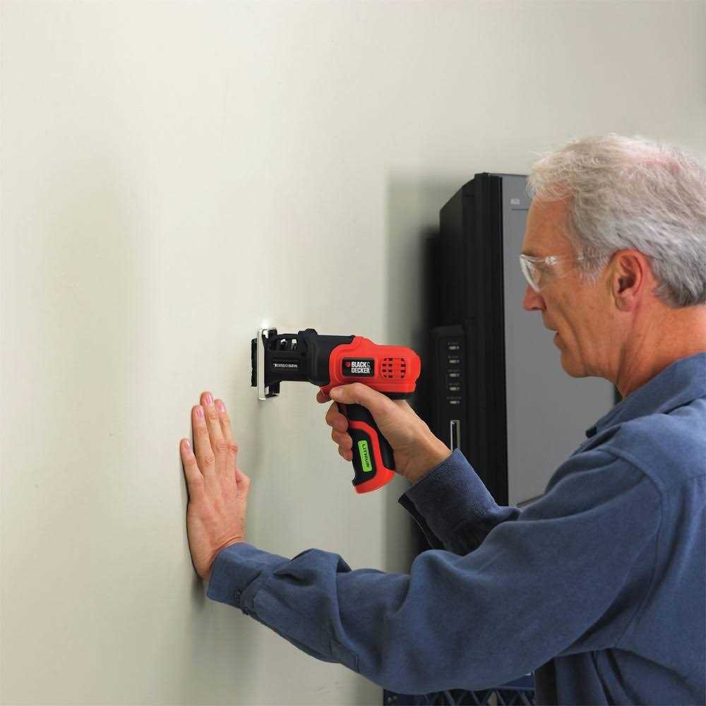 Black & Decker Lithium-Ion Compact Saw Lps7000 - Cheap Fitting