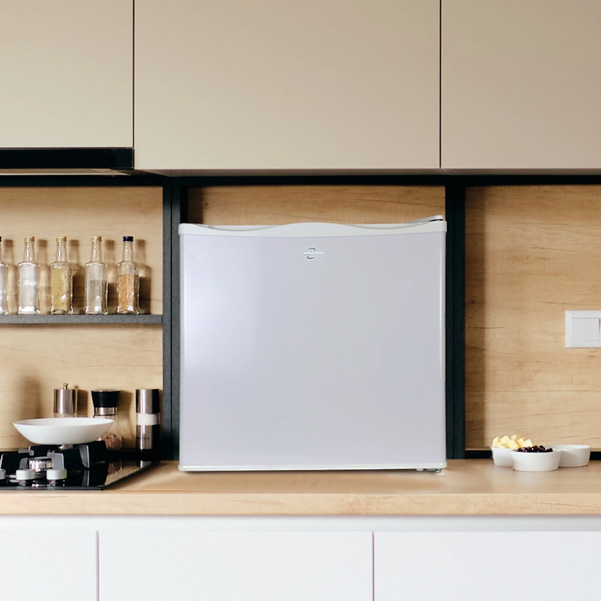 Koolatron Upright Freezer 1.2 cu ft, Compact Freezer 34 Litre, White, Manual Defrost - Cheap Fitting