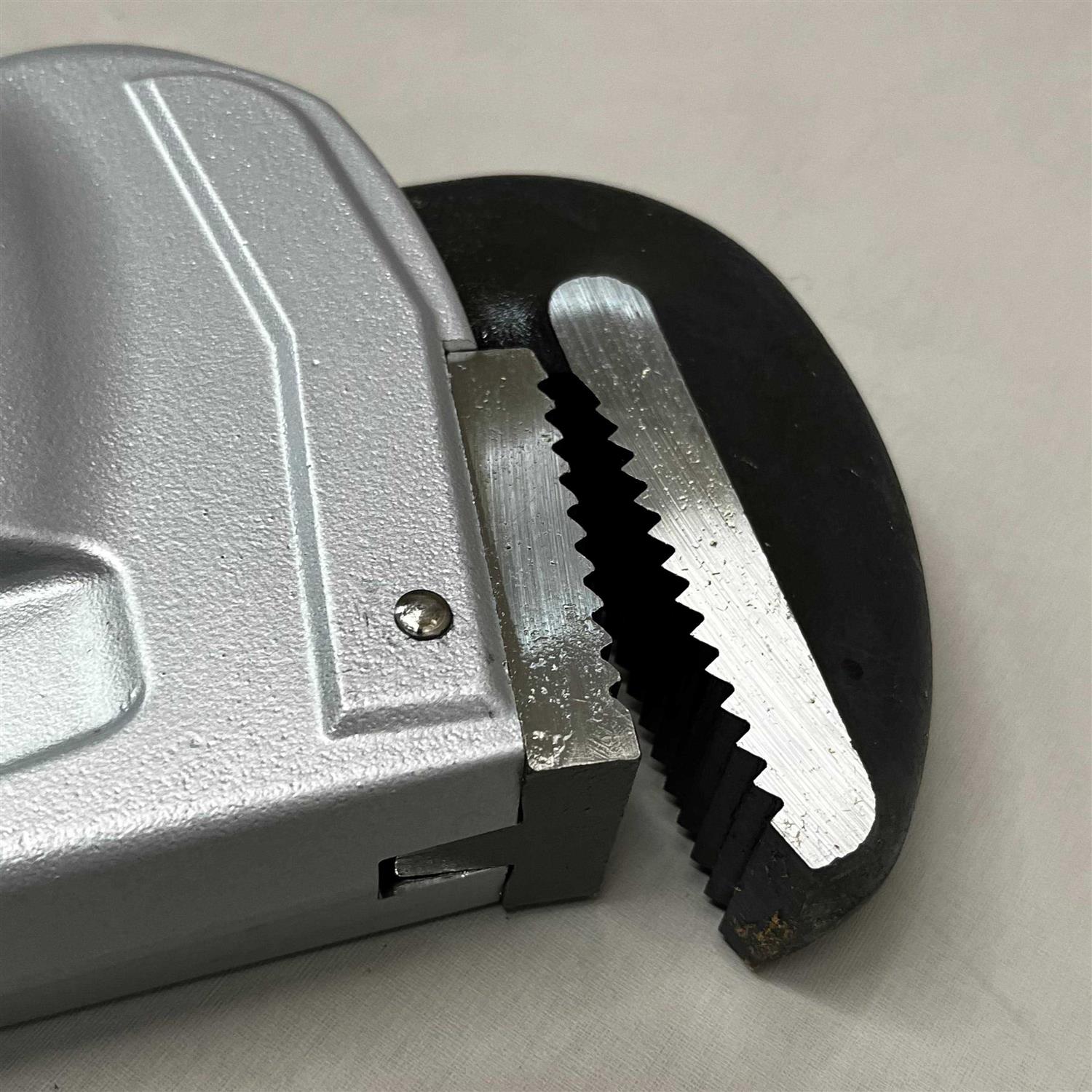 Ridgid 31110 Aluminum Straight Pipe Wrench - Cheap Fitting