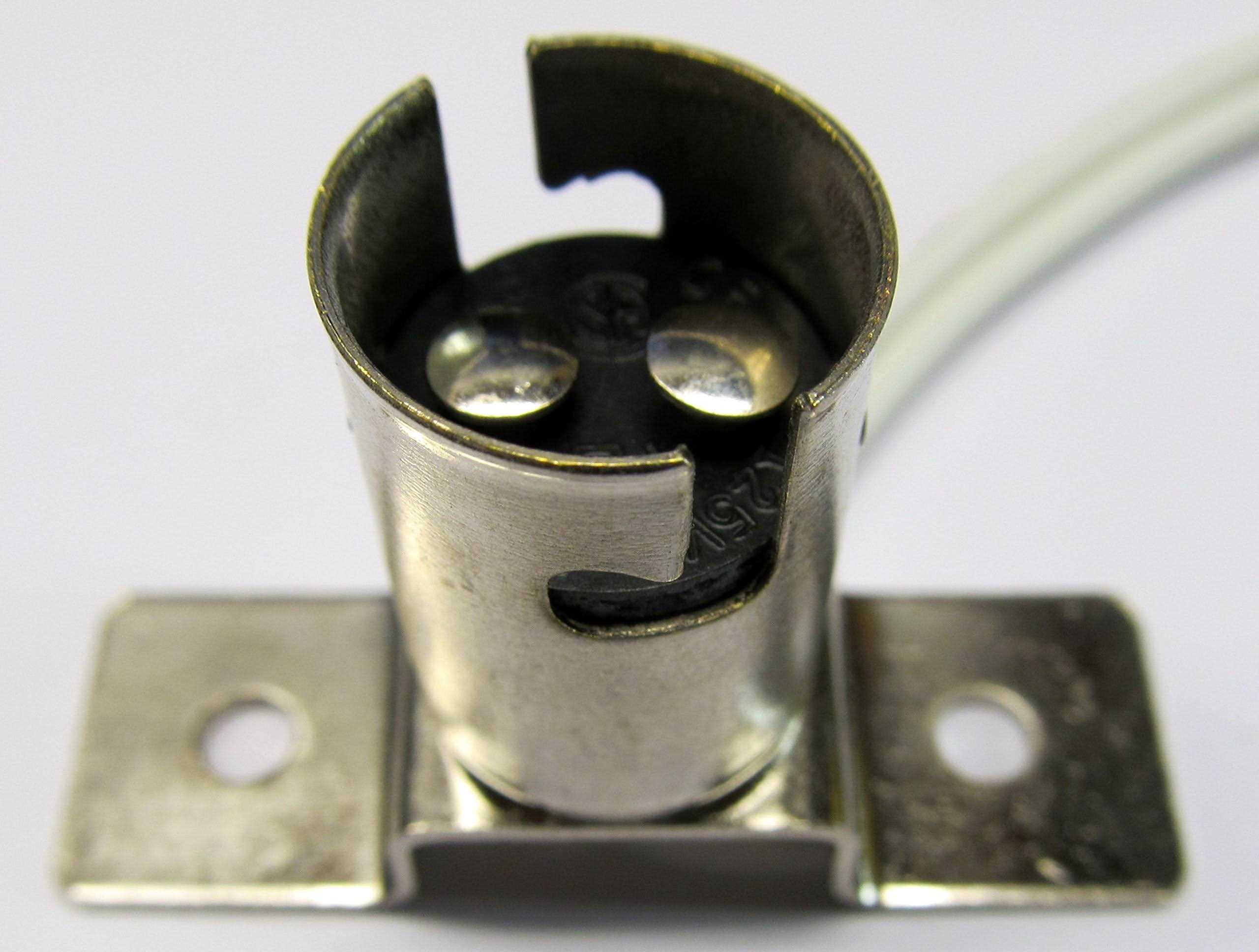 Bayonet Bulb Socket BA15d base - Cheap Fitting