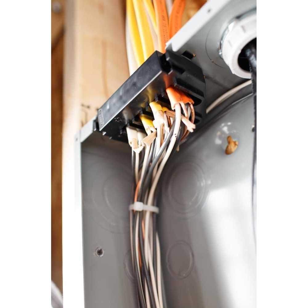 Square D 60-Circuit 30-Space 200-Amp Main Breaker Plug-On Neutral Load Center HOM3060M200PQCVP - Cheap Fitting