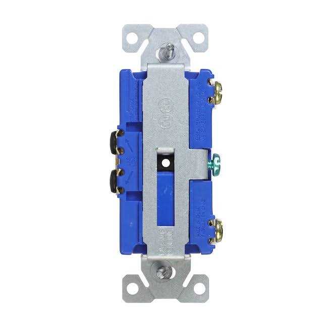 Eaton 15-Amp Single-Pole Combination Light Switch - Cheap Fitting