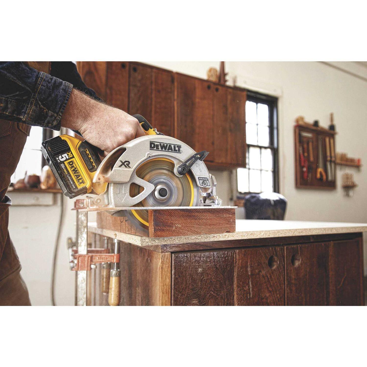 DeWalt DCS570B 20V MAX 7-1/4 Cordless Circular Saw - Cheap Fitting