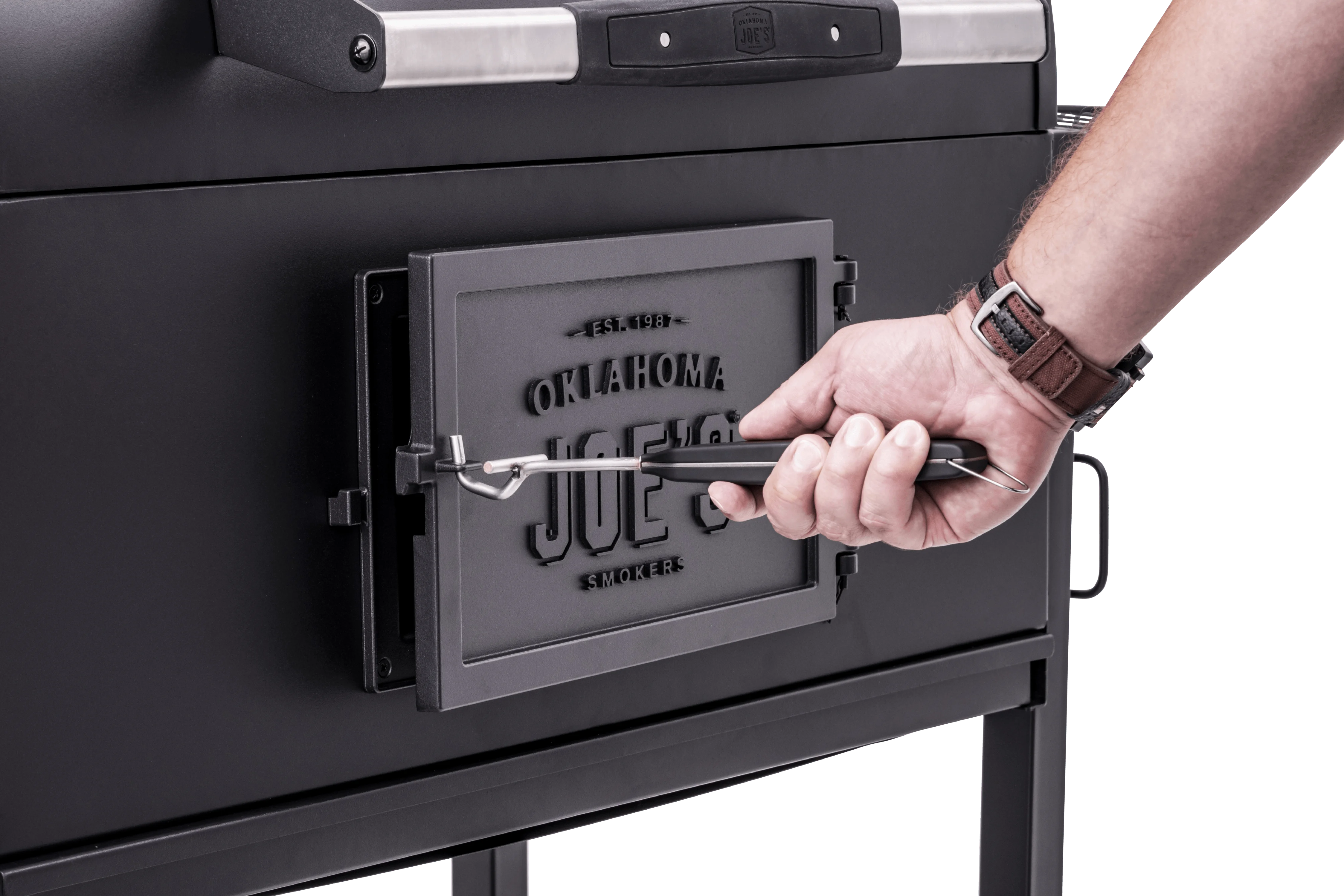 Oklahoma Joe's Judge Charcoal Grill - Cheap Fitting