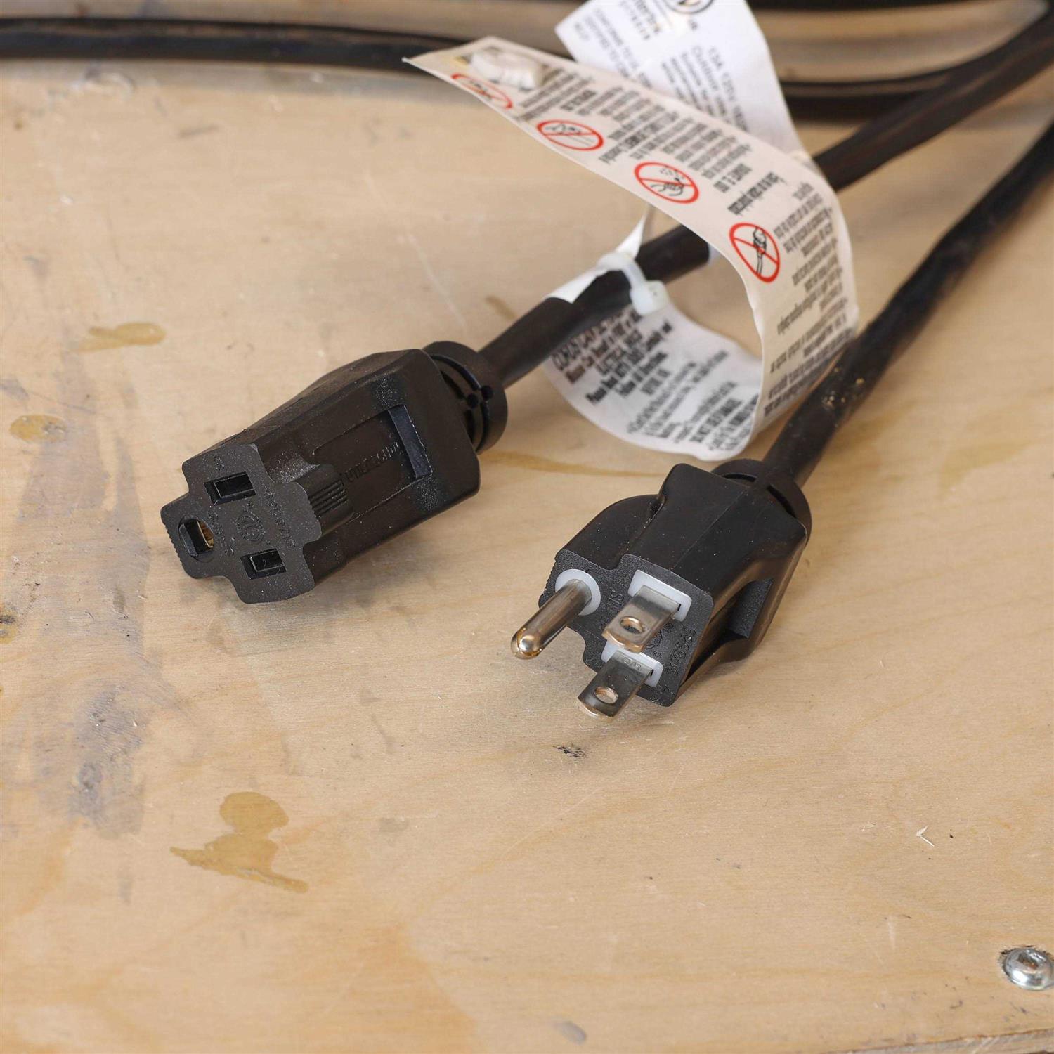 Utilitech 15-ft 16 / 3-Prong Indoor Sjt Light Duty General Extension Cord UT502615 - Cheap Fitting