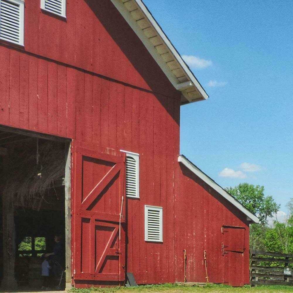 BEHR 5 gal. Red Exterior Barn and Fence Paint - Cheap Fitting