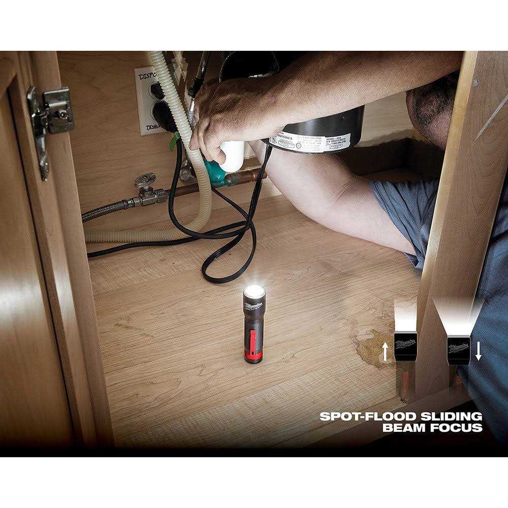 Milwaukee LED Focusing Flashlight 2107S - Cheap Fitting