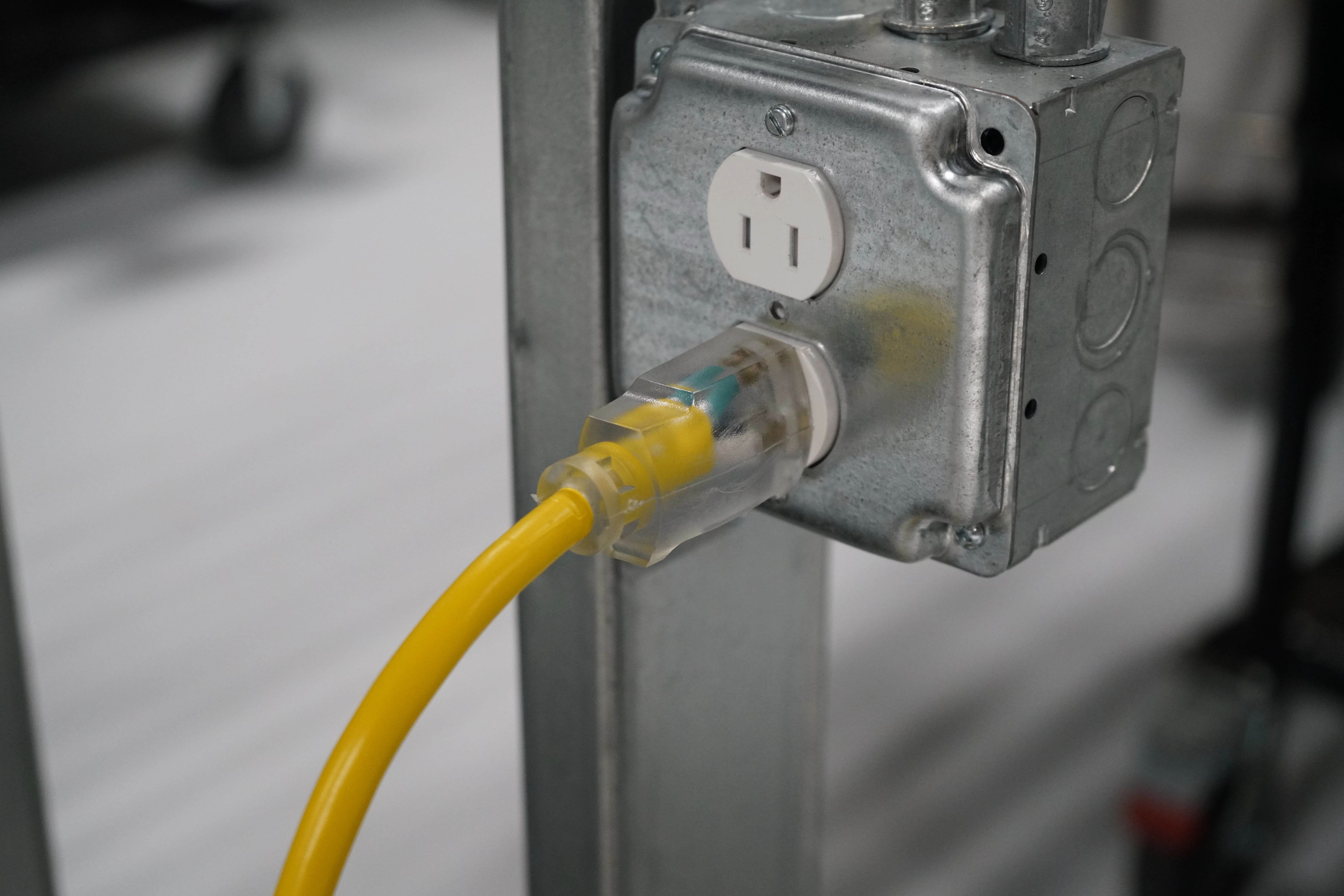 Hyper Tough 50 Foot Extension Cord 12/3 - Cheap Fitting