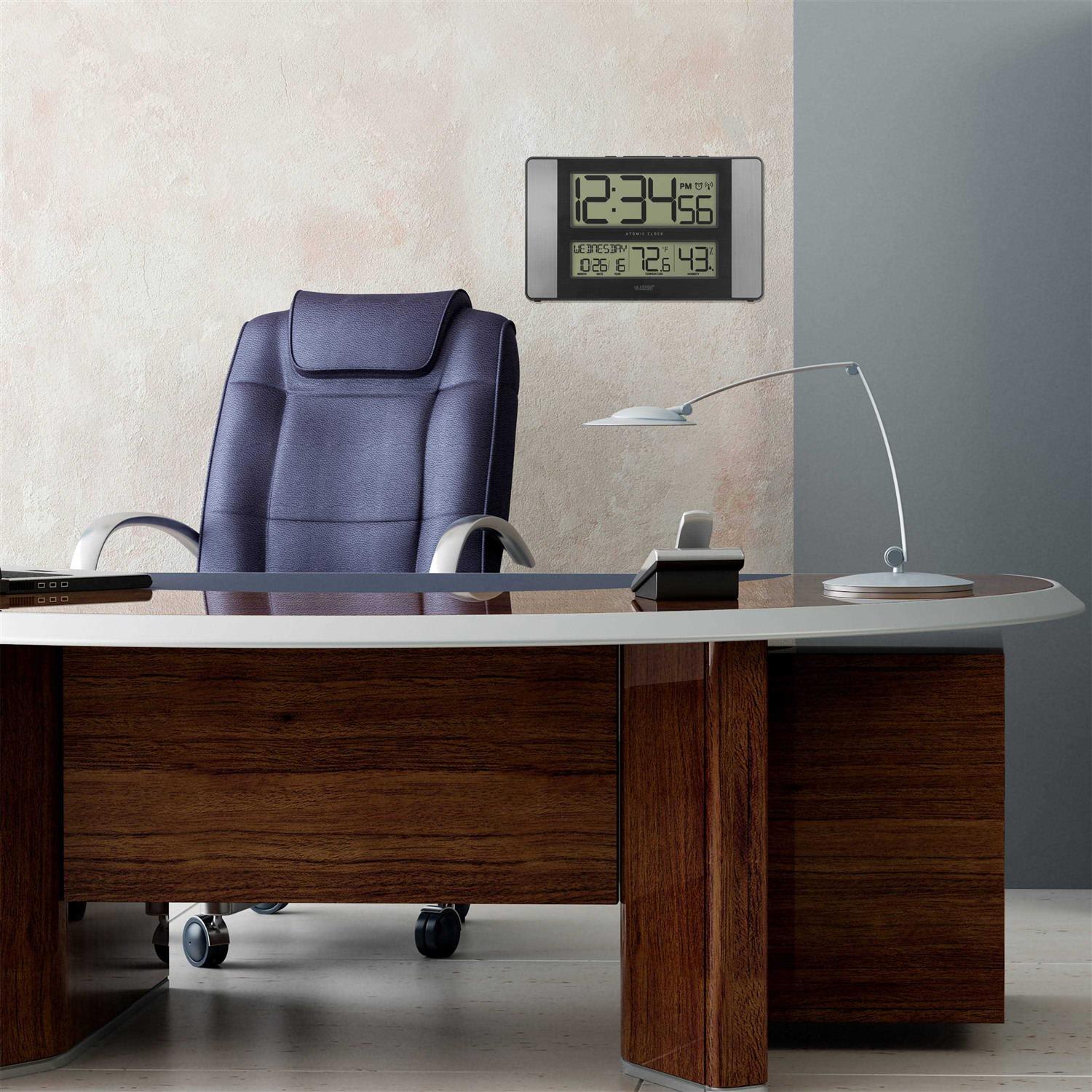 La Crosse Technology Atomic Digital Clock with Indoor Temperature and Humidity - Cheap Fitting