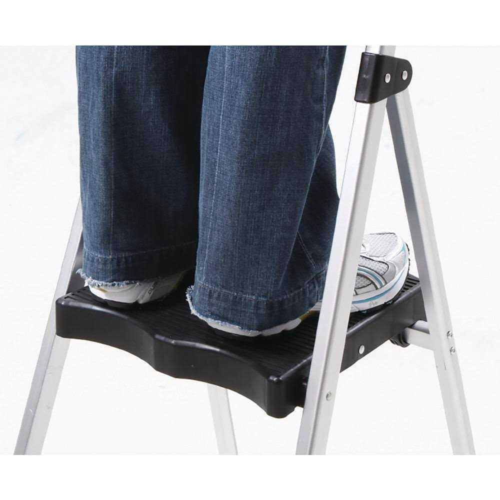 Tricam Industries 4-Step Aluminum Ultra-Light Step Stool Ladder with 225 lb. Load Capacity - Cheap Fitting