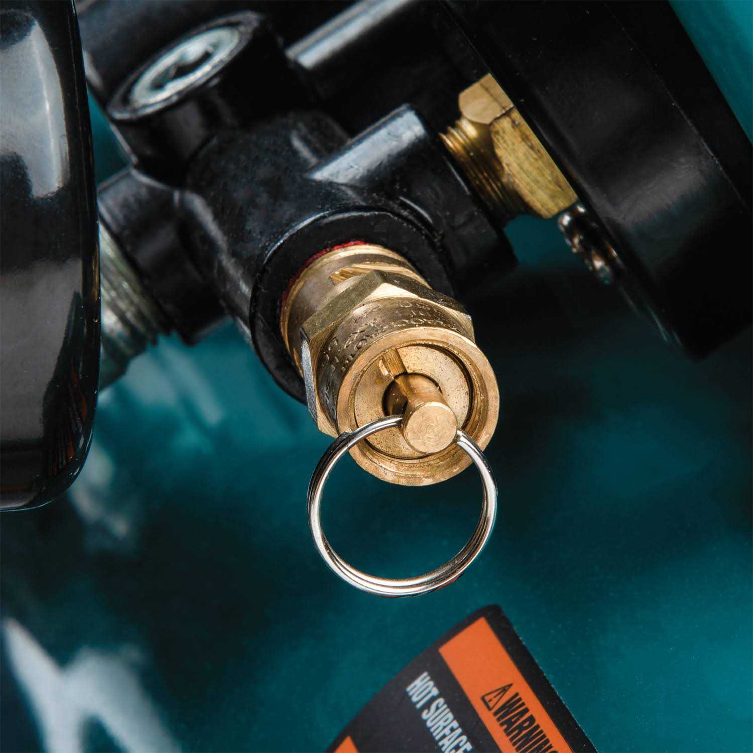 Makita MAC100Q Quiet Series 1/2 HP 1 Gallon Compact - Cheap Fitting