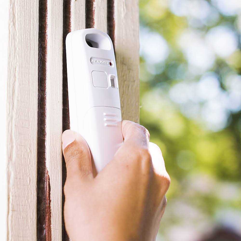 AcuRite Color Weather Forecaster with Temperature and Humidity - Cheap Fitting