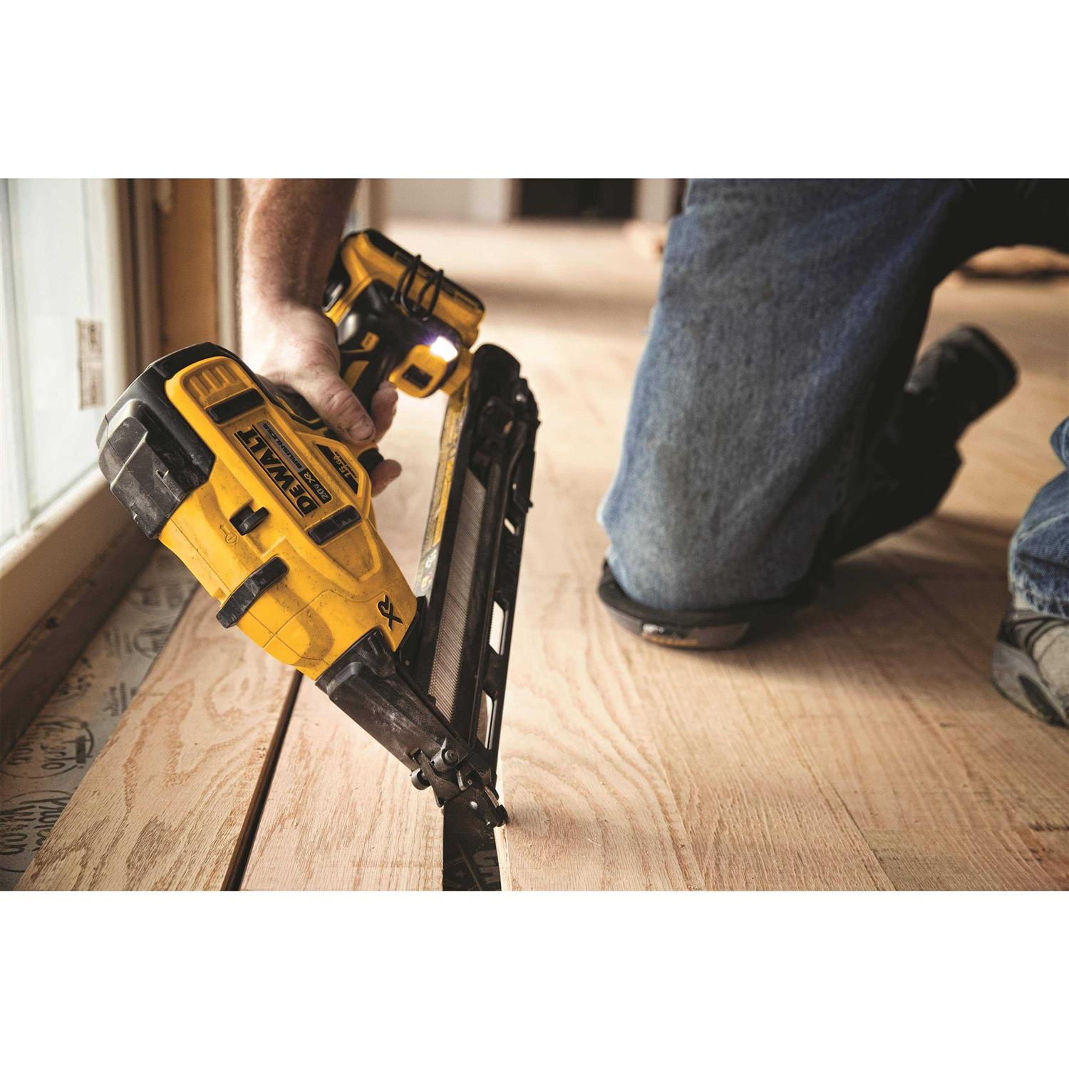 Dewalt DCN650D1 20V MAX XR 15-Gauge Cordless Angled Finish Nailer Kit - Cheap Fitting