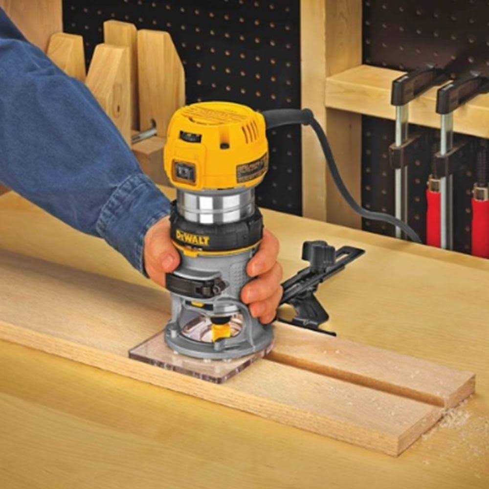 Dewalt DW6913 Universal Edge Guide with Dust Collection - Cheap Fitting
