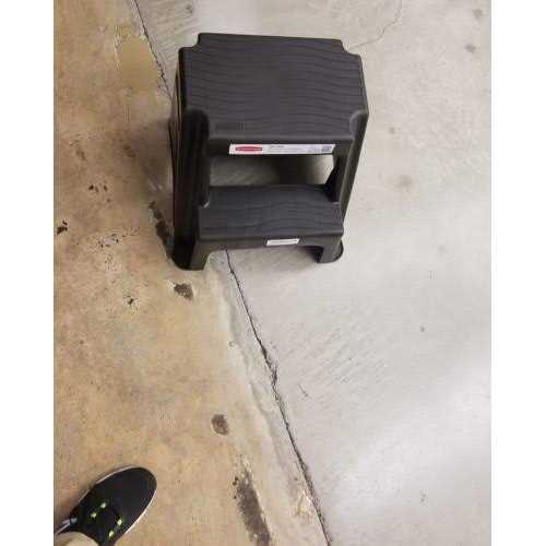 Rubbermaid 2-Step Plastic Step Stool - Cheap Fitting