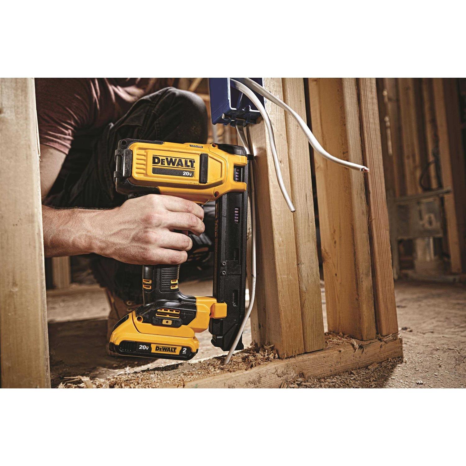 DeWalt DCN701D1 20V MAX Cordless Cable Stapler Kit - Cheap Fitting