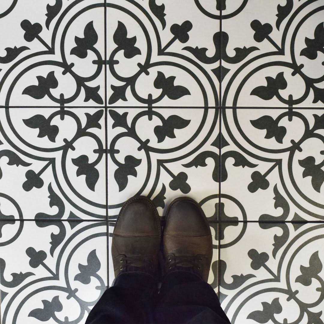 EliteTile Godfrey 10 x 10 Porcelain Field Tile - Cheap Fitting