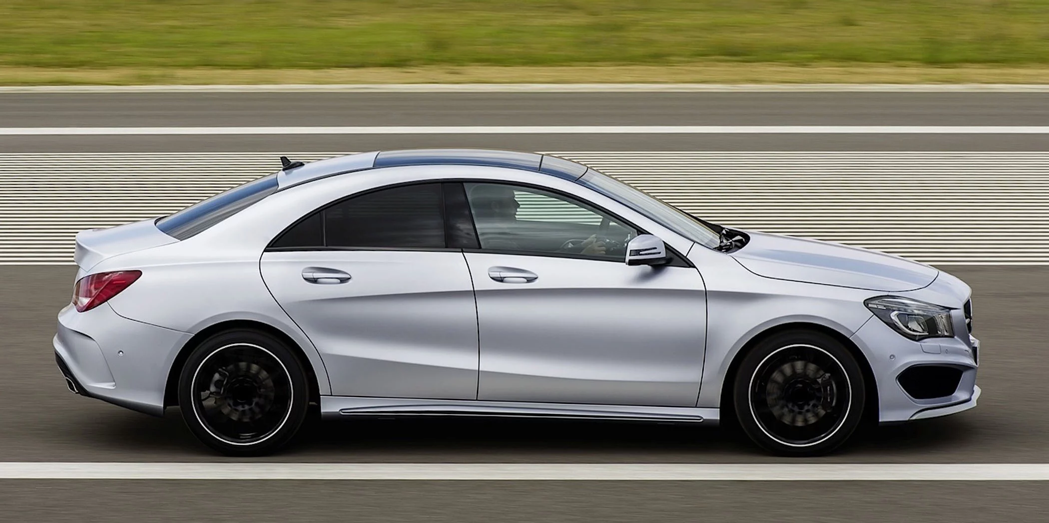 Lexani LXUHP-207 UHP 225/40ZR18 92W XL Passenger Tire - Cheap Fitting