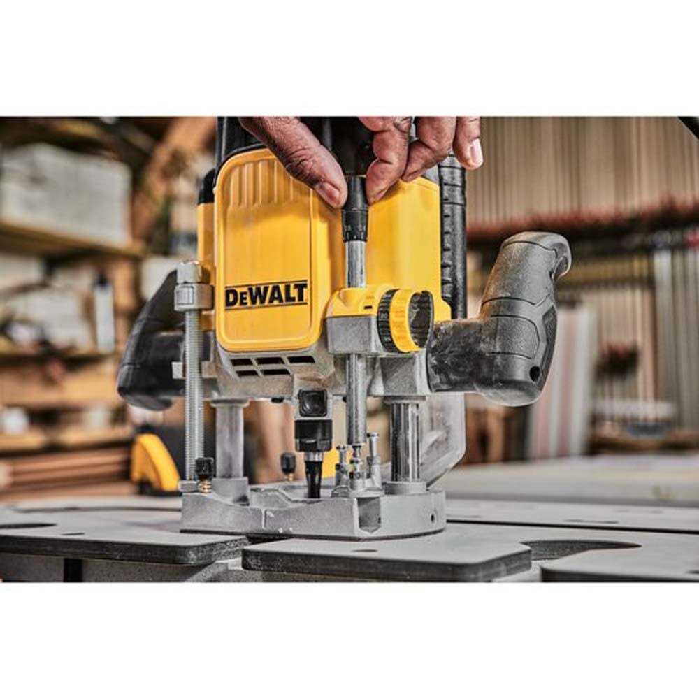 DeWalt 3 HP Plunge Router 15 DWE625 - Cheap Fitting