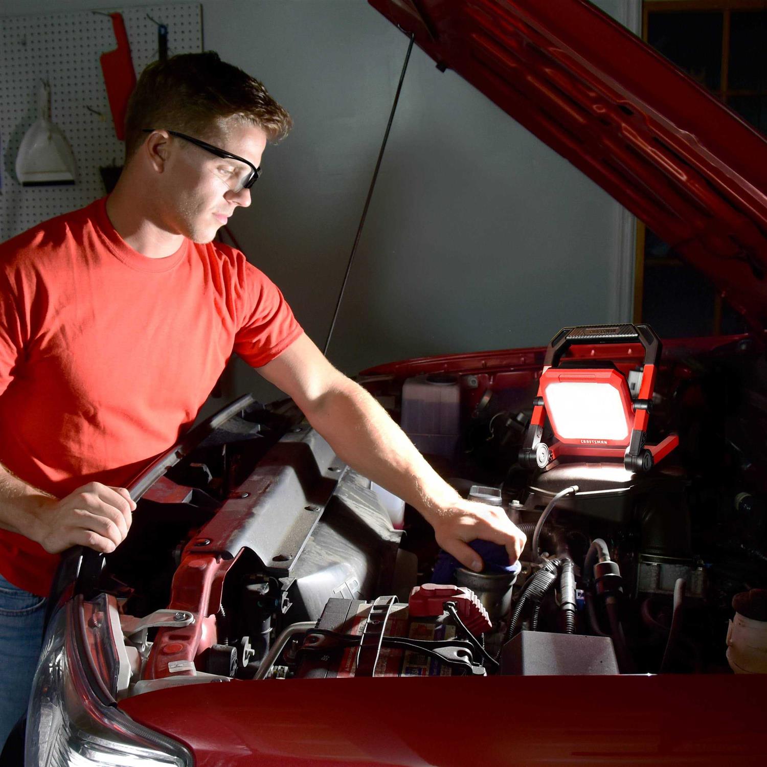 Craftsman 2000-Lumen Led Red Portable Work Light - Cheap Fitting