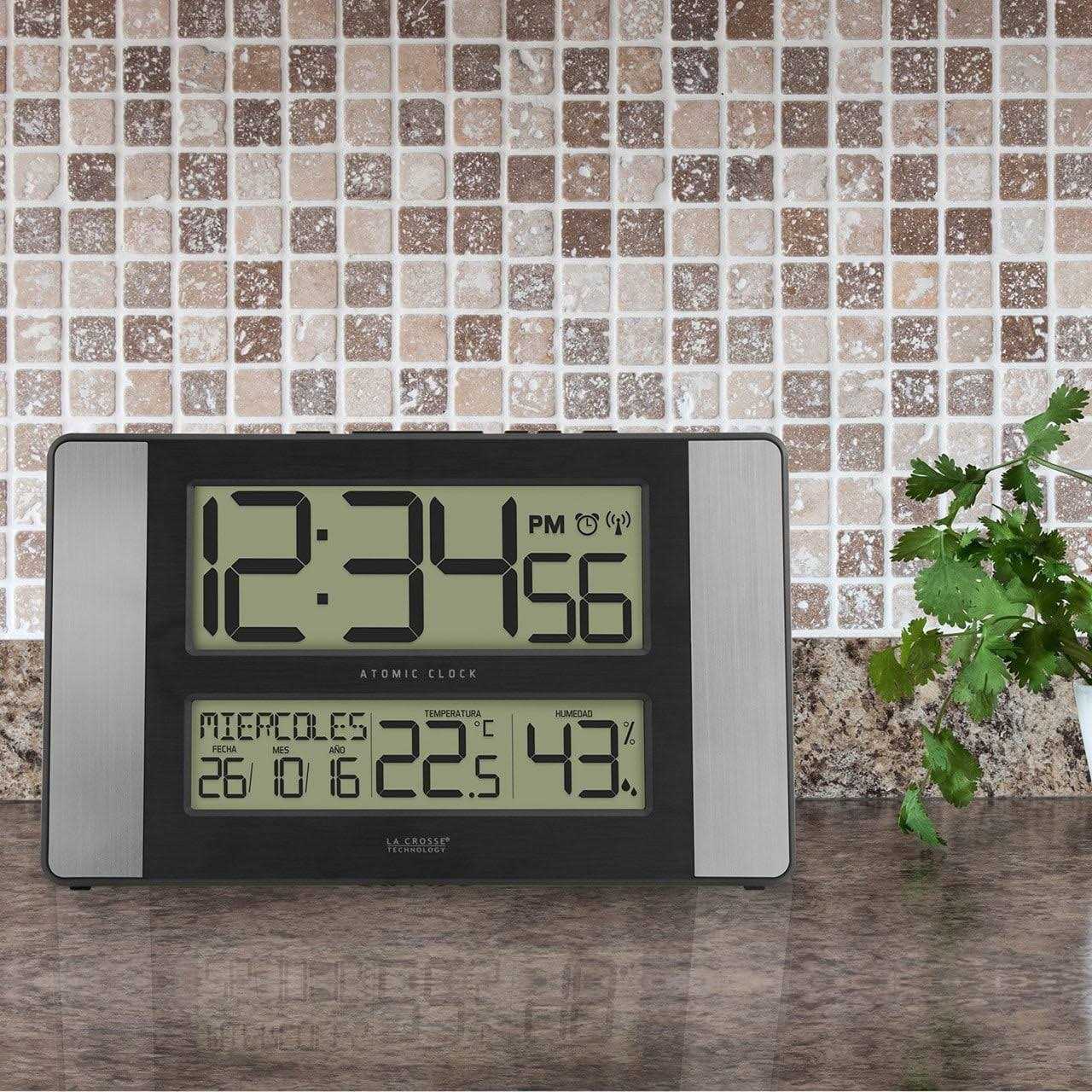 La Crosse Technology Atomic Digital Clock with Indoor Temperature and Humidity - Cheap Fitting