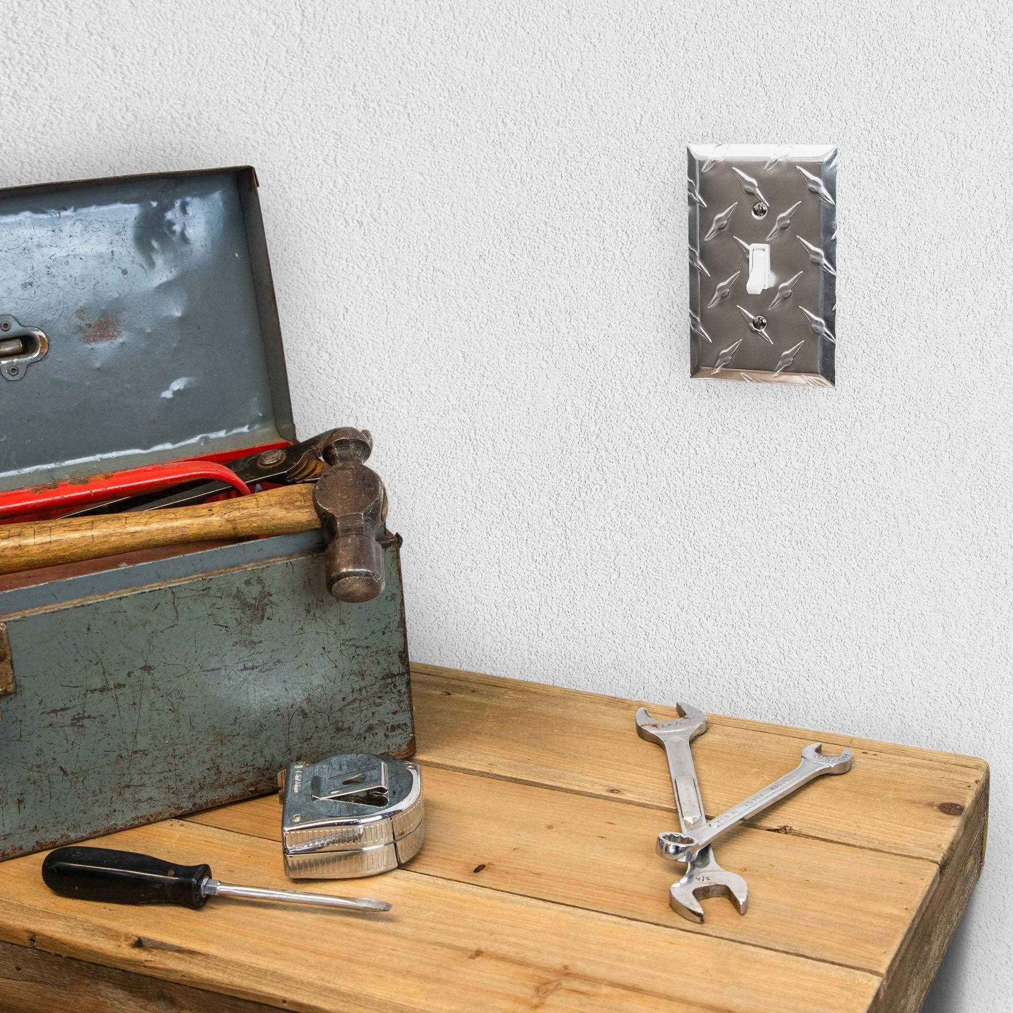 Amerelle 955R Diamond Plate Wallplate 1 Rocker - Cheap Fitting