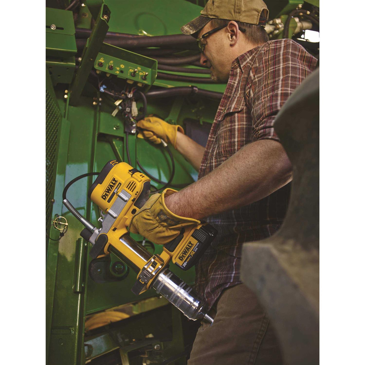 Dewalt DCGG571M1 20V MAX Lithium Ion Grease Gun - Cheap Fitting