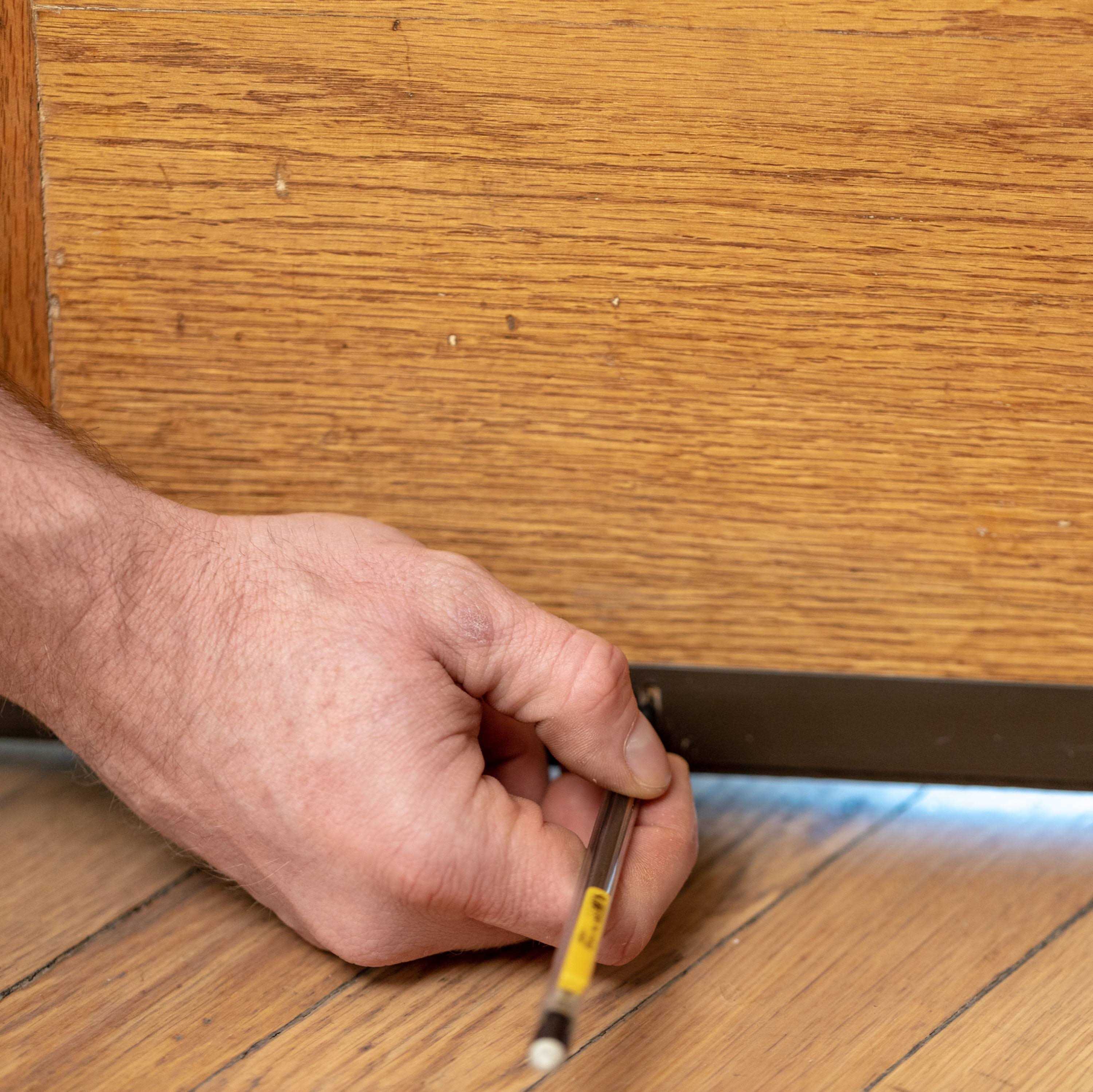 Duck Brand Heavy Duty Door Shoe Seal - Cheap Fitting