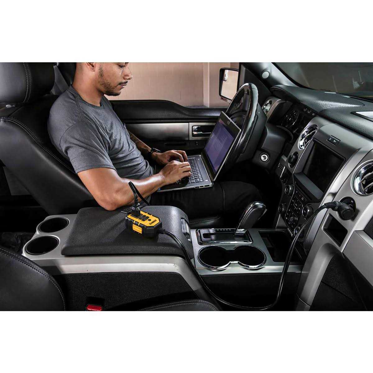 Dewalt Power Inverter DXAEPI140 - Cheap Fitting