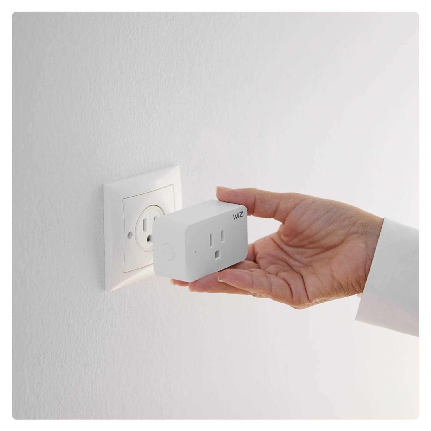 WiZ Smart Plug - Cheap Fitting