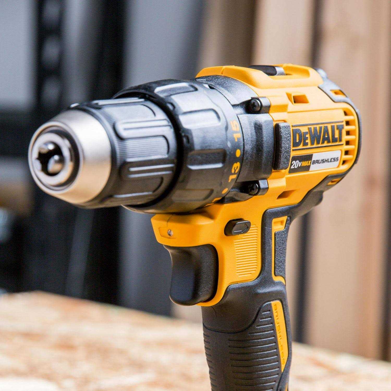 DEWALT DCD777 - Cheap Fitting