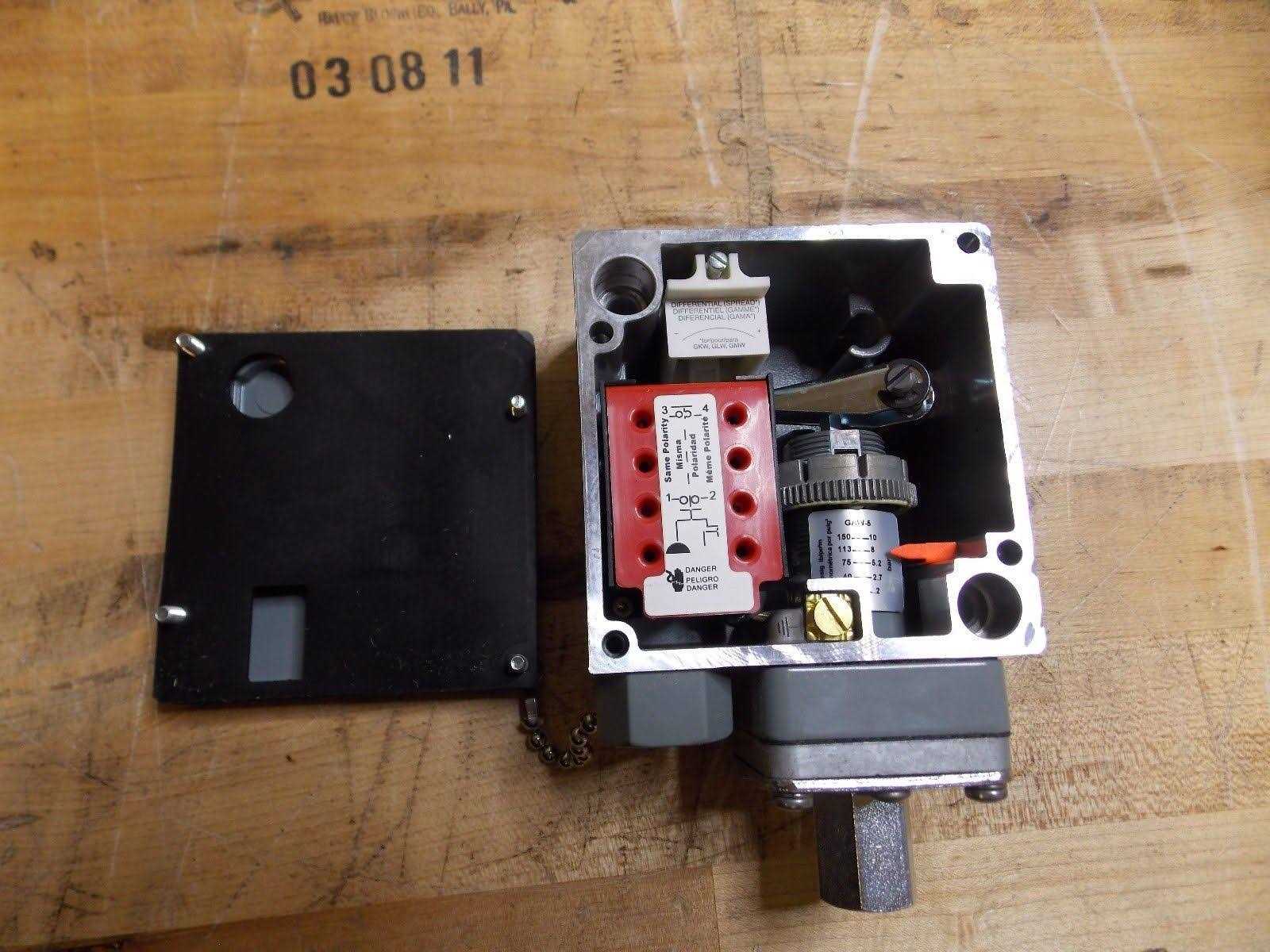 Square D 9012GAW5 Pressure Switch - Cheap Fitting