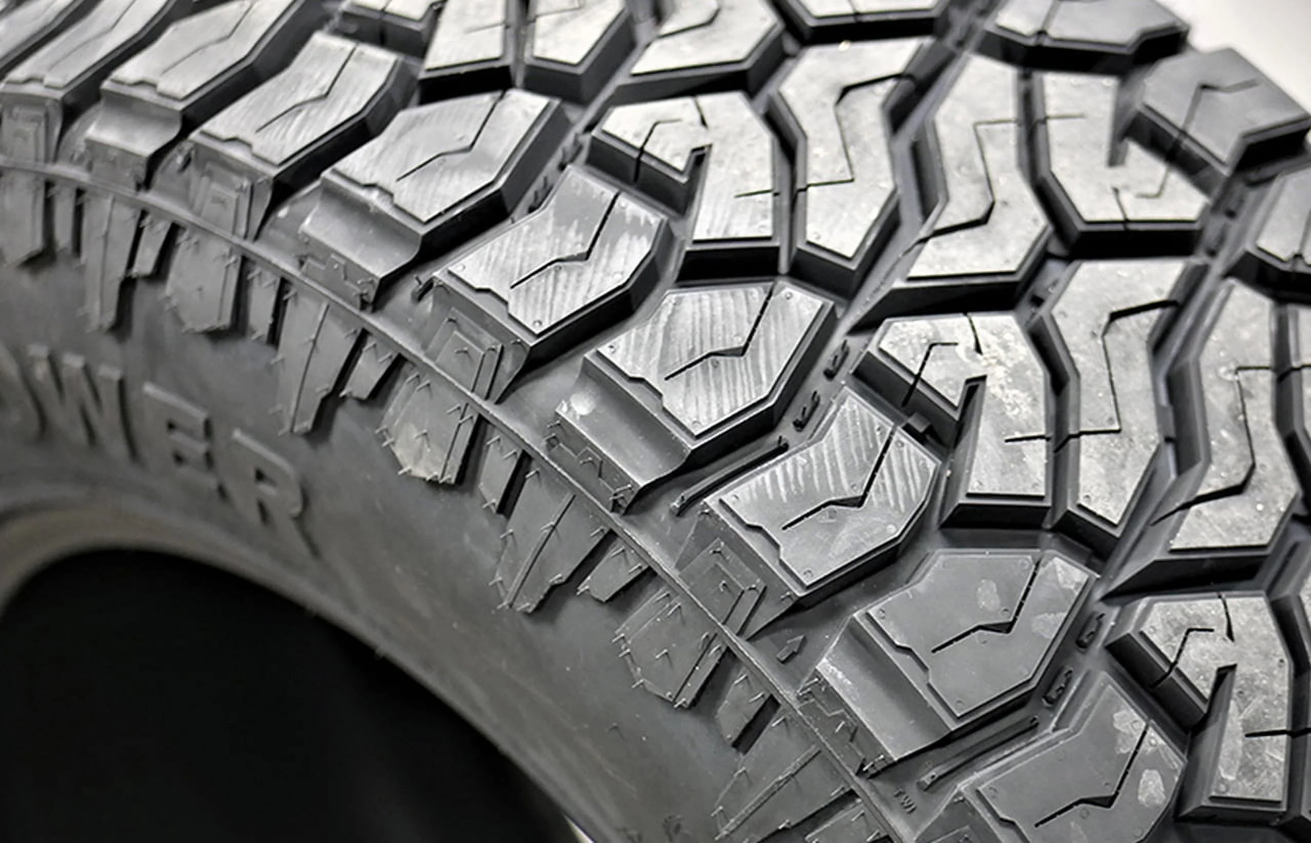 Venom Power Terra Hunter R/T Plus Rugged Terrain 285/55R20 116T XL Light Truck Tire - Cheap Fitting