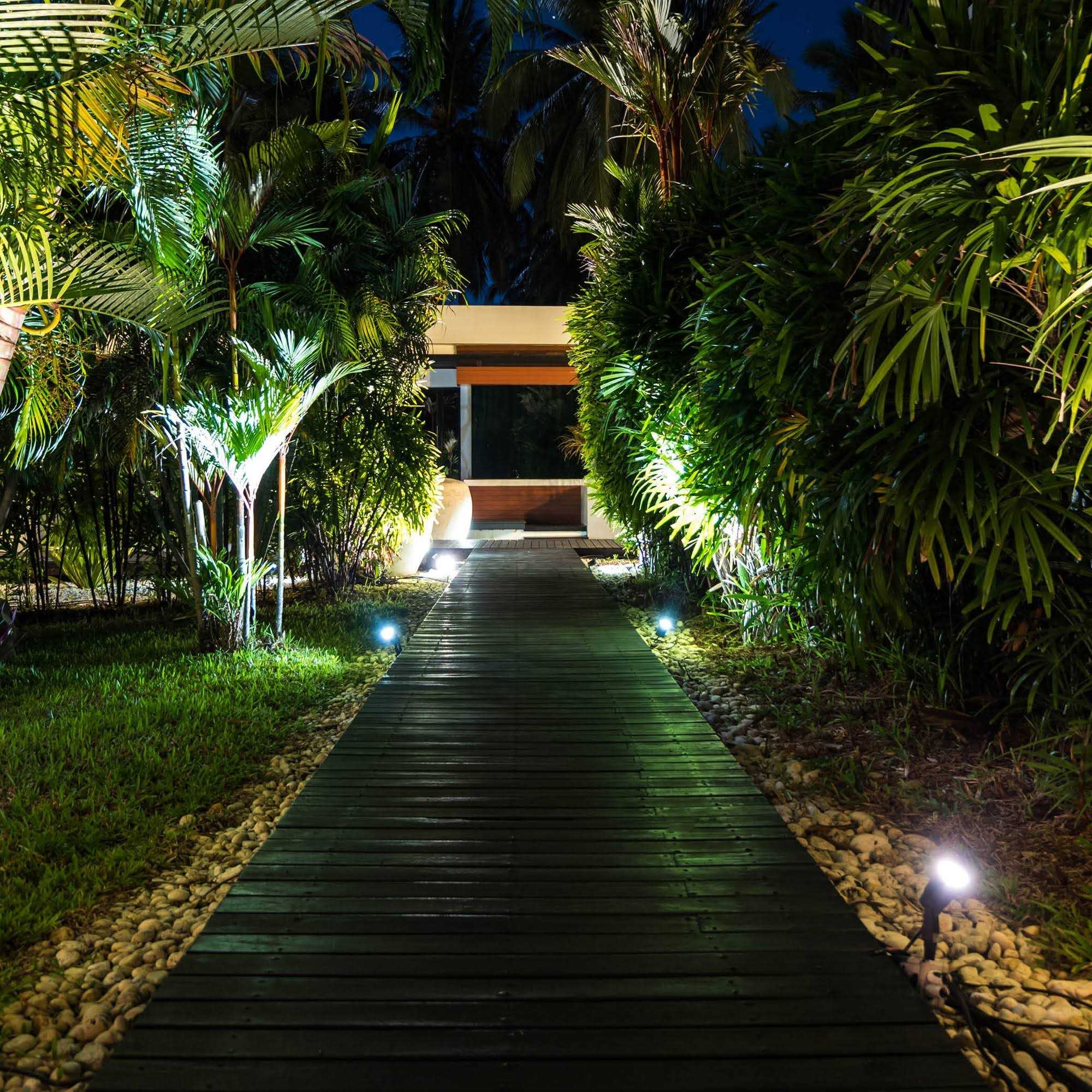 Armacost Lighting 811004 100 Watt Standard Indoor/Outdoor Power Supply - Cheap Fitting