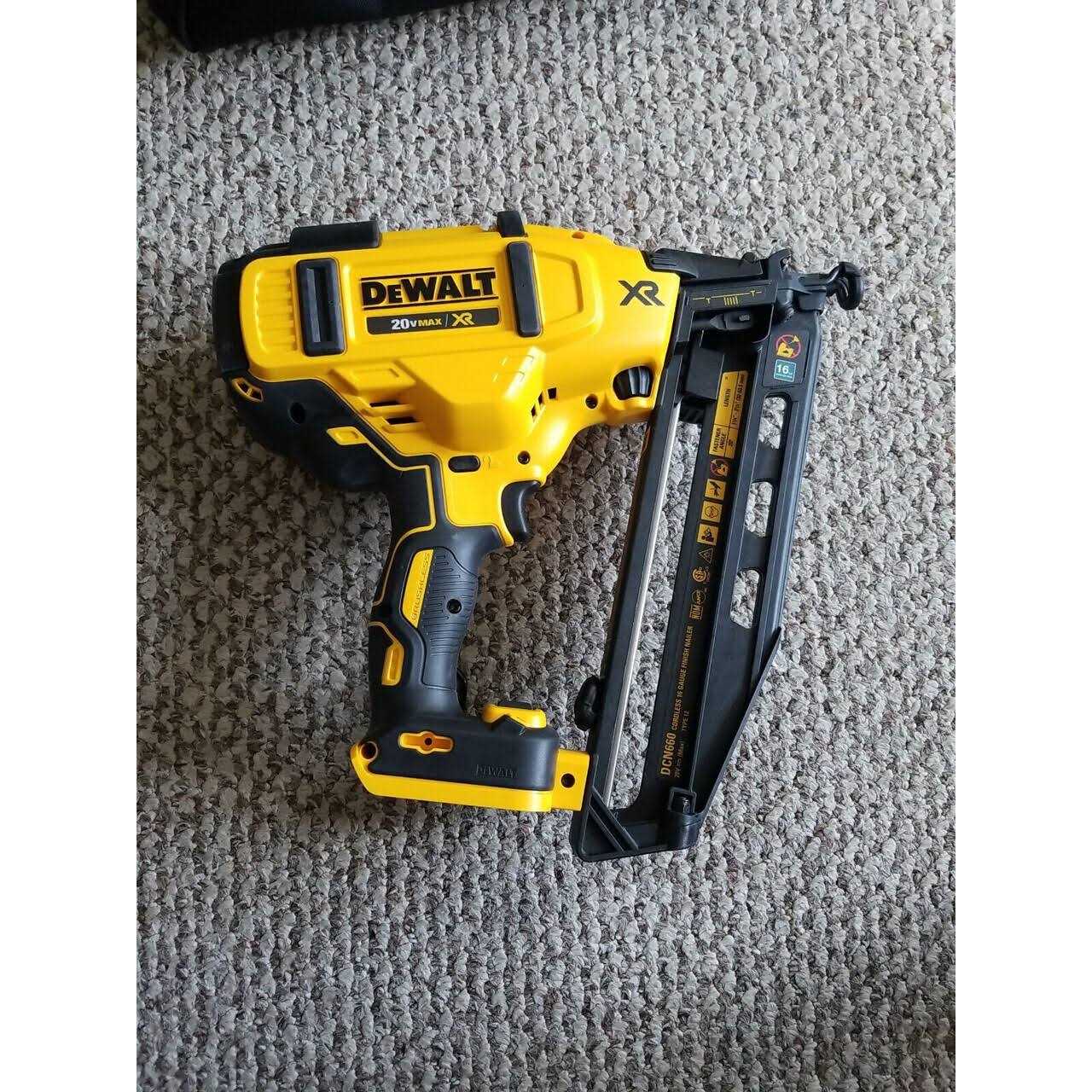 DeWalt DCN660 - Cheap Fitting